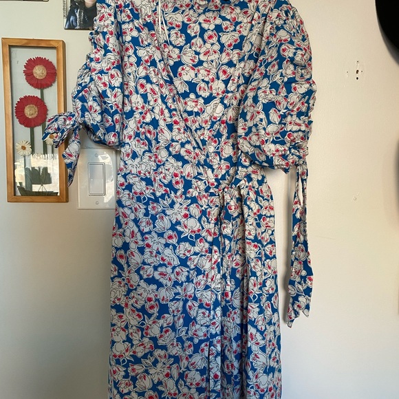 Wrap floral dress with shaggy sleeves:) - Picture 2 of 4